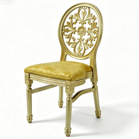 Chaise de mariage en résine dorée avec dossier ovale sculpté motif soleil et fleurs, coussin en velours doré, pour banquet