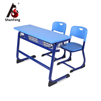 Meubles de classe modernes, bureau et chaise scolaires pour deux personnes, chaises ergonomiques en plastique PE bleu avec porte-stylo et porte-gobelet