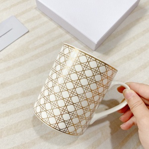 Exquisito Juego de Vajilla de Porcelana Fina de Estilo Europeo Dorado de 41 Piezas, Incluye Plato para Frutas - Product Image 6