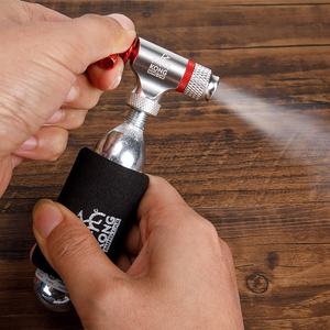 <span class=keywords><strong>Pompe</strong></span> à <span class=keywords><strong>CO2</strong></span> pour pneu de vélo, mini, en alliage d'aluminium, argent, 30-50 PSI, manomètre, valves Presta/Schrader, jeu de manchons (cartouches de <span class=keywords><strong>CO2</strong></span> non incluses) - Product Image 4