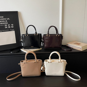 Tas Selempang Persegi Bertekstur Wanita Tas Bahu Kulit Sintetis Baru Sederhana Korea Tas Tangan Wanita Desain Mewah Modis - Product Image 1