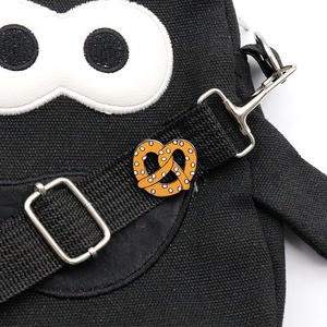 Großhandels-Personalisierter Reversnadel-Anstecker mit Lebensmittelmotiv, Metall-Souvenir Salzig Gesalzener Brezel-Emaille-<span class=keywords><strong>Pin</strong></span> - Product Image 5