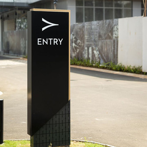 Kotak lampu iklan bisnis luar ruangan OEM tanda Pylon Premium untuk tanda-tanda parkir pencari arah luar ruangan tanda bercahaya - Product Image 3