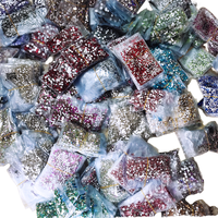 Assortiment de strass de couleurs variées, lot de 1440 pièces en sachet individuel, cristaux de verre à dos plat pour nail art, bricolage et artisanat, vente en gros