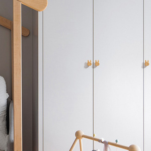 Poignées de meuble en bois massif en forme d'animal pour chambres d'enfants, design minimaliste et écologique - Product Image 3