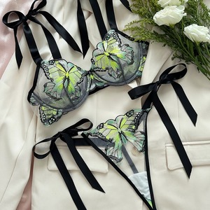 Ensemble <span class=keywords><strong>de</strong></span> Lingerie Femme Sexy en Satin et Dentelle Florale, Soutien-Gorge Push-up et Culotte Transparente - Product Image 3