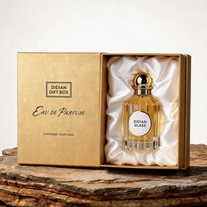 Flacon <span class=keywords><strong>de</strong></span> <span class=keywords><strong>parfum</strong></span> vide sur mesure avec logo estampé or, rayures verticales rondes et emballage coffret cadeau – Solution d'approvisionnement unique et professionnelle - Product Image 3