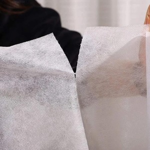 Rouleau de draps médicaux jetables en PP non tissé respirant pour table d'examen, clinique, spa, massage – Blanc, rose, bleu - Product Image 3