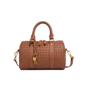 2025ใหม่ขายดีกระเป๋าสะพายไหล่แบบมือถือหนังวัวทอรูปเพชรสำหรับผู้หญิงกระเป๋าหมอนสำหรับเดินทางธุรกิจเข้ากับทุกชุด - Product Image 4