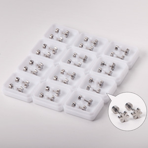 ต่างหูแบบเจาะหูสำหรับผู้หญิงต่างหูสแตนเลสสีทองรูปทรงเรขาคณิตขนาดเล็ก EA608901G - Product Image 3