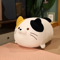 Peluche chat calico avec moustaches et oreiller