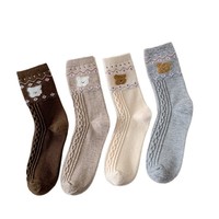 Chaussettes en polaire douces et chaudes pour l'automne et l'hiver, motif ours de dessin animé, mi-mollet pour femme, chaussettes pour femme, chaussettes en molleton
