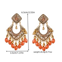 Anting-anting gantung wanita model Jhumka India, berbahan paduan seng berlapis emas, dengan ukiran bunga geometris, tren, berhiaskan manik-manik dan kristal