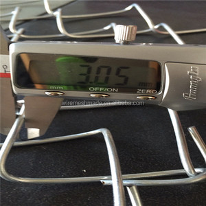 รั้วลวดตาข่ายชุบสังกะสีแบบจุ่มร้อน ขนาดตาข่าย 50x50 มม. รั้วไซโคลนสำหรับฟาร์มและสวน - Product Image 2