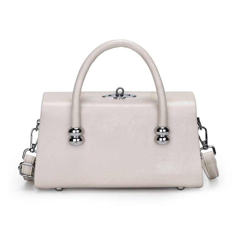 สีขาวครีม