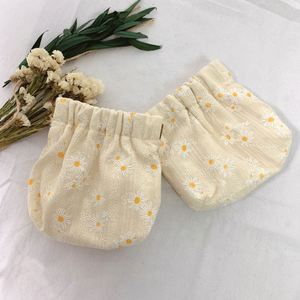 Petits sacs en coton personnalisés pour bijoux avec bouton magnétique - Product Image 2