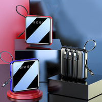 Vente en gros de banque de puissance 10000mAh Cube avec 4 câbles Finition de miroir Banque de puissance de style porte-clés portable mince