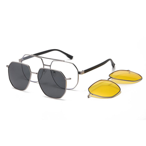 Cina fabbrica all'ingrosso di <span class=keywords><strong>occhiali</strong></span> di moda in metallo telaio <span class=keywords><strong>occhiali</strong></span> da sole magnetici polarizzati 2 1 <span class=keywords><strong>Clip</strong></span> quadrata <span class=keywords><strong>occhiali</strong></span> da sole da uomo stampa durevole - Product Image 1