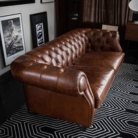 Canapé Chesterfield vintage trois places en cuir ciré, adapté aux salons, hôtels, salons de cigares et cafés, sur mesure
