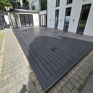Pavimentazione in <span class=keywords><strong>Legno</strong></span> Composito WPC Impermeabile <span class=keywords><strong>di</strong></span> Colore Nero <span class=keywords><strong>per</strong></span> Esterni - Product Image 2