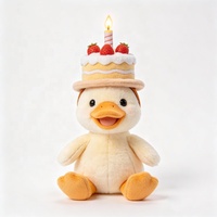 Nouveauté : Peluche Canard Jaune Brodé Super Doux et Adorable avec Rembourrage en Coton PP et Motif Gâteau d'Anniversaire