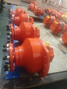 Moteur hydraulique à pistons radiaux 05, déplacement 380-820 ml/r, couple 3320 N.m, 160 tr/min, pour chargeuse compacte - Product Image 3