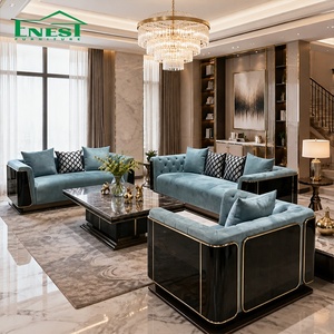 Ensemble de canapé Chesterfield capitonné en velours haut de gamme et table basse en marbre avec finition en métal doré pour salon de villa de luxe - Product Image 5
