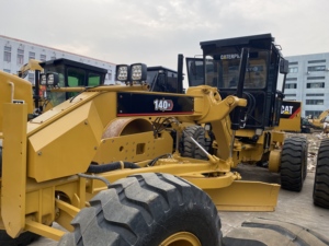 รถเกรดเดอร์ CAT 140H รุ่น Solid Machine Stable พร้อมริปเปอร์หลังครบชุด สำหรับปรับระดับถนนในเหมืองและปรับรูปร่างพื้นดิน - Product Image 1