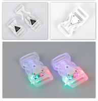 Boucle lumineuse LED brevetée en plastique solide de luxe personnalisée à prix d'usine pour collier ou harnais pour animaux de compagnie, modèle C323S