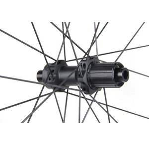 Juego de ruedas de carbono ligero de etiqueta privada para ciclismo Clincher Bike Tubeless con freno de disco Excelente rendimiento en pista - Product Image 3