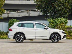 VW Tiguan L r-line, Auto SUV a Gasolina, 2.0T, Edición Destacada 2025 - Product Image 2