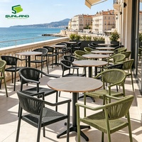 Chaise de salle à manger d'extérieur moderne au design nouveau, en aluminium et rotin PE résistant aux intempéries, avec accoudoirs, pour villa, restaurant, hôtel