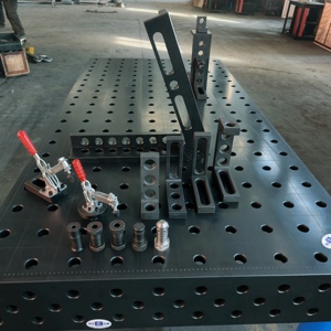 Banc de travail industriel en fonte pour soudage, conception de plateforme 3D, surface anti-éclaboussures et ensemble complet d'outils de mesure - Product Image 1