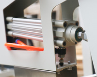 Scelleuse de cartons automatique à rabats pliables Scelleuse de cartons RPC-07 Machine de scellage de caisses