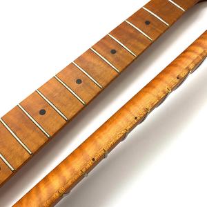 Mástil de Guitarra Personalizado de 22 Trastes, Acabado Nitro Satinado, Estilo ST, Mástil de Guitarra de Arce Flameado Tostado con Diapasón de Arce - Product Image 3