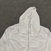 Veste coupe-vent pour homme avec impression sérigraphique personnalisée de haute qualité, 100% nylon, fermeture éclair sur le dessus, cordon de serrage et boutons pour le capuche
