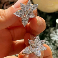 Kadınlar için Kübik Zirkonya Çiçekli Küpe, 5mm, Beyaz Altın Kaplama Pirinç Zarif Çiçek Desenli Kulak Çivileri