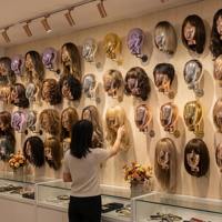 Présentoir de Luxe Mural pour Perruques et Chapeaux, Tête de Mannequin Brillante Électroplaquée, Support pour Casquettes