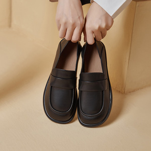 Mocasines de diseño moderno personalizados de alta calidad, zapatos planos sin cordones para mujer, zapatos planos de vestir personalizados - Product Image 1