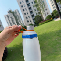 Bouteille d'eau en acier inoxydable 304, 650 ml, à double paroi, isolée sous vide, anti-fuite, réutilisable, avec mousqueton et sangle de poignet, bouteille de sport