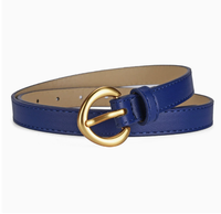 Ce ceinture en cuir noir élégante et fine est doté d'une boucle à ardillon en alliage mat poli en forme de U, avec des bords nettoyés et lisses, très élégante.