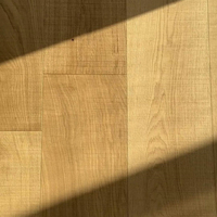 4mm 7mm Umweltfreundlicher SPC Holzoptik-Bodenbelag Nutzschicht Klicksystem Wasserdicht für Innenbereich Wohnung Schule Modernes Design