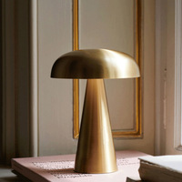 Veilleuse LED tricolore au design moderne en métal chromé champignon à gradation barre d'étude dôme en fer à batterie pour bureaux chambres à coucher