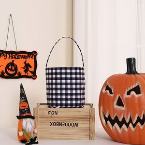 Sac fourre-tout personnalisé en tissu gingham brodé « Trick or Treat » et motif écossais « Buffalo Plaid » pour bonbons et cadeaux de fête d'Halloween - Product Image 3