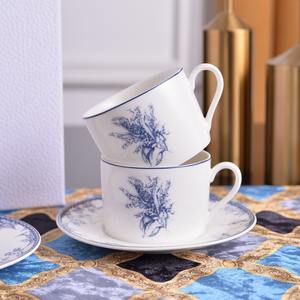 Service à thé minimaliste britannique, théière et tasses en porcelaine bleue et blanche de style européen, tasse à café et soucoupe en céramique - Product Image 2