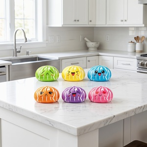 Juguete antiestrés de EVA con forma de dumpling y cara sonriente, colores arcoíris, nuevo y lindo, para niños de 5 a 7 años, caja sorpresa - Product Image 1