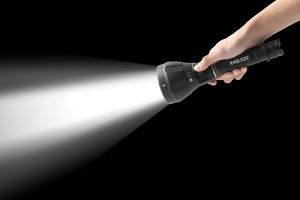 Nhiên Liệu Kép IP67 1100M Phạm Vi 5 Chế Độ 1100-Lumen Chùm Dài LED Đèn Pin Với USB Sạc Không Thấm Nước Cho Tìm Kiếm Ban Đêm Nhiệm vụ - Product Image 6