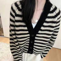 Nouvelle Collection Automne/Hiver 2026 - Cardigan Élégant en Mohair Doublé de Laine à Motifs Floraux pour Femme, Veste Tricotée Rayée à Col en V et Couleurs Contrastées
