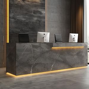Mostrador de Recepción Moderno y Lujoso con Tira de Luz LED, Panel Frontal con Aspecto de Piedra para Proyectos de Vestíbulo de Hotel u Oficina - Product Image 3