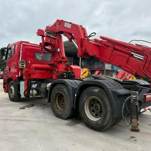 Grúa Articulada Usada 6x4 para Camión de Servicio Pesado con Capacidad de Elevación de 25 Toneladas, Pluma Plegable, Motor Isuzu, Hidráulica Kato - Product Image 1